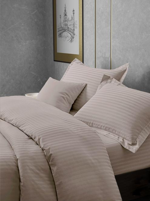 Постельное белье сатин страйп с простыней на резинке в подарочной упаковке - Серебро