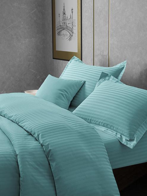 Постельное белье сатин страйп с простыней на резинке в подарочной упаковке - Лазурный